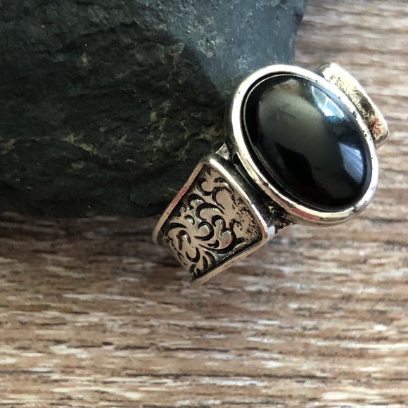 SOLD - Ring - Picture 4 of 4